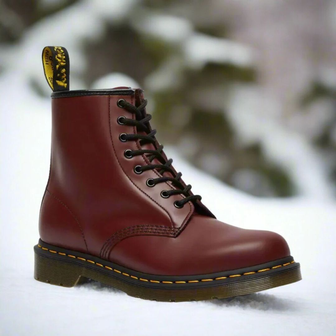 CLASSIC LEATHER BOOTS